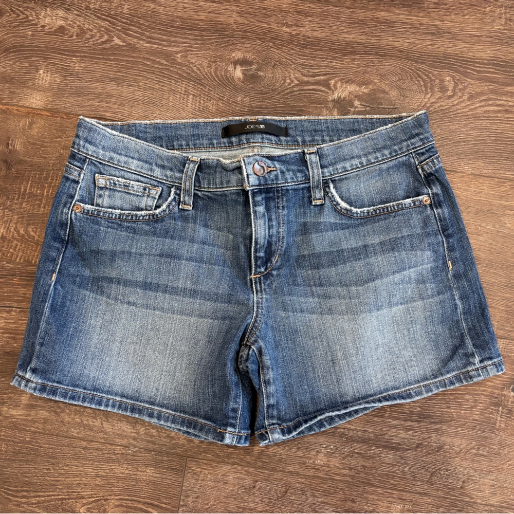 Joe’s Jeans Mid Rise 4.75” inseam Denim Shorts Medium Wash